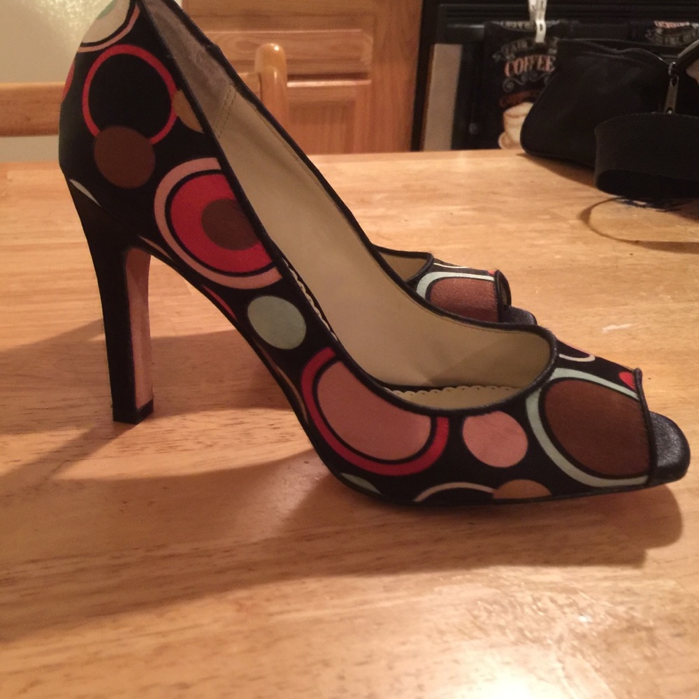 COPY - Martinez Valero size 6 shoe full of color NEW.